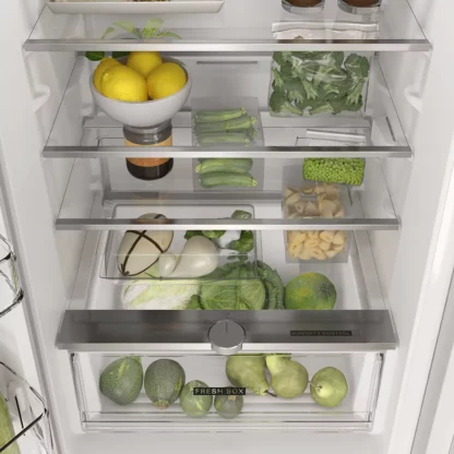 Вбудований холодильник Whirlpool WHC18T311, FreshBox+ зі слайдером вологості, Хромований профіль полиць, Білий, Висота 177см